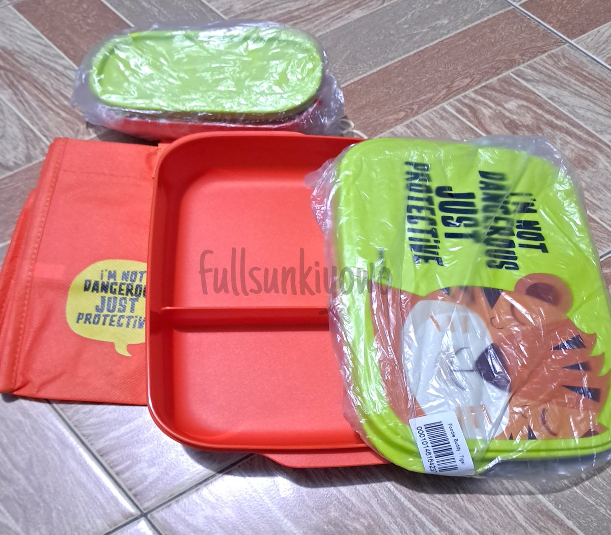 fullsunkiyo's tweet photo. ᝰ໋᳝݊ [ORIGINAL] NEW Foodie Buddy Tiger Tupperware | Tempat Bekal Makan Anak Tupperware

Terdiri dari:
a. Large Foodie Buddy : 590 ml / 20.9 x 13 x 4.4 cm
b. Small Foodie Buddy : 120 ml / 12.2 x 6.7 x 3.7 cm
c. Tas

📍Depok, Jabar
💰 140.000
https://t.co/GxuCi61msH https://t.co/1Qrkz8uwRP