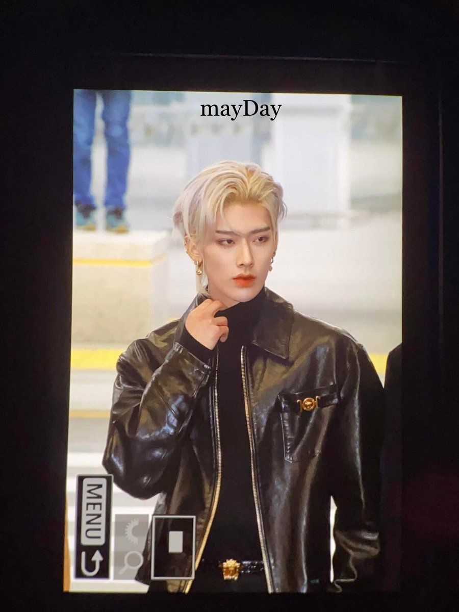 240101

新年也想在你身边

#RICKY #리키 #沈泉锐 #𝓡𝓲𝓬𝓴𝔂 #ZB1 #제로베이스원 #ZẺOBASEONE