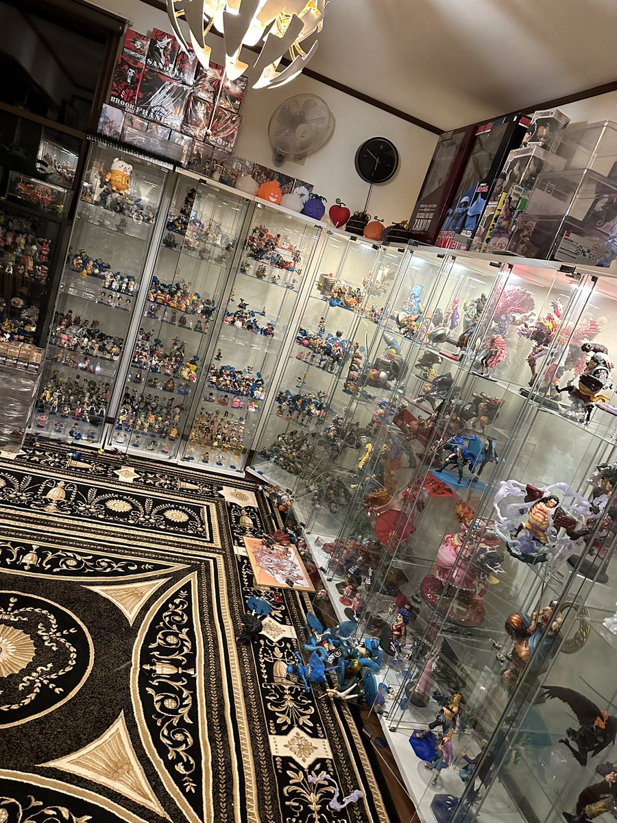 kkkksm's tweet photo. 地震でフィギュアたちが😭😭
水も止まるし終わってる😭 https://t.co/VgG3xA1pP2