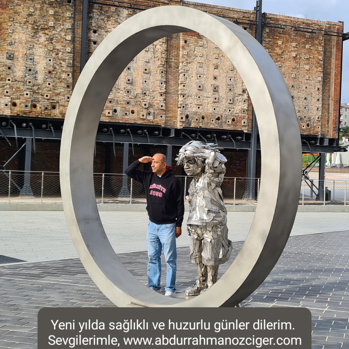 AOzciger's tweet photo. Yeni yılda sağlıklı ve huzurlu günler dilerim. 
Sevgilerimle, https://t.co/3F9TV7frGg https://t.co/mvwUmx8s7h