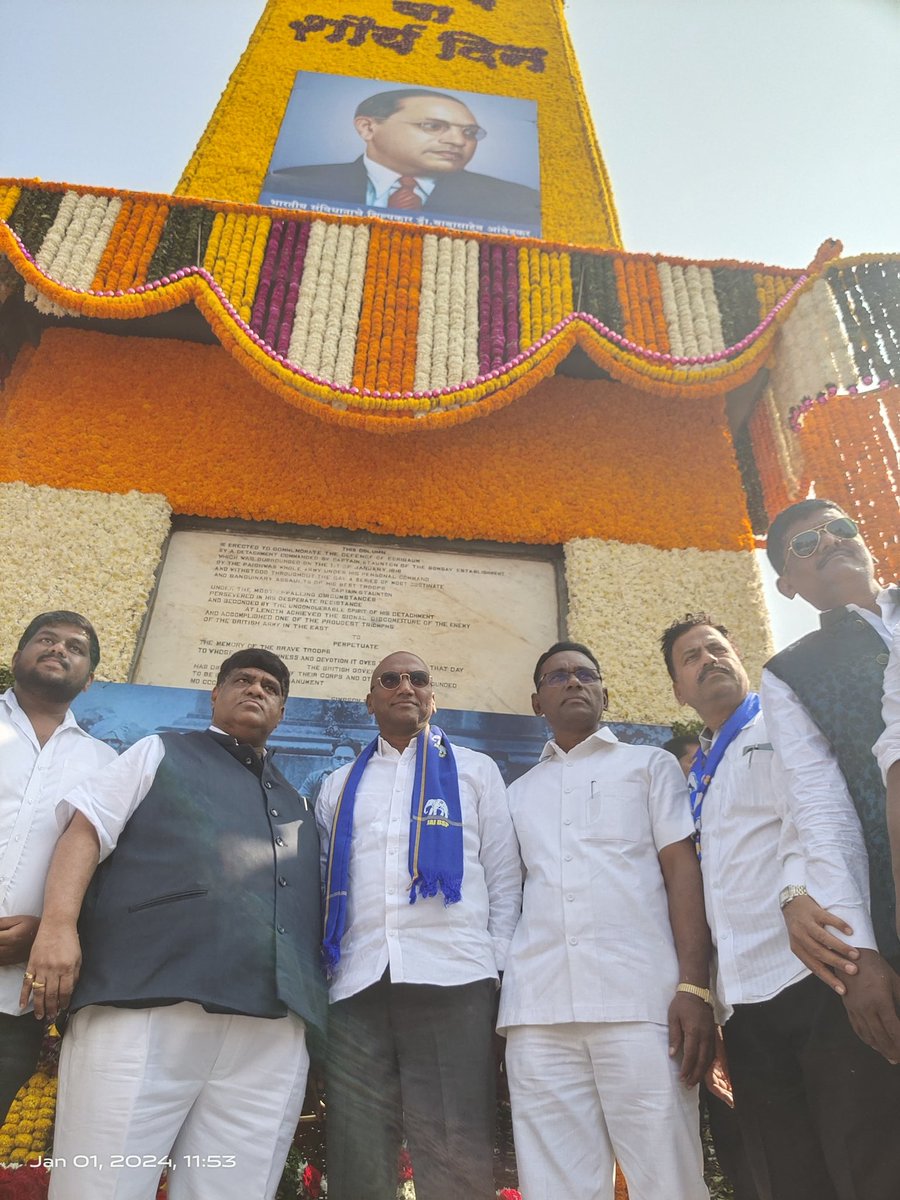RSPraveenSwaero's tweet photo. Visited the historic column built in the memory of those brave soldiers who defeated 28000 troops belonging to Peshwa in #BhimaKoregaon Battle in 1818. 

200 సం ల క్రితం జరిగిన యుద్దంలో పీష్వా సైన్యాన్ని ఓడించి , అసువులు రాసిన మహర్ సైనికుల స్మృతి చిహ్నం , భీమా కోరెగాం విజయ స్థూపాన్ని ఈ రోజు సందర్శించి నివాళులర్పించాను. ఇదే స్పూర్తితో బహుజనరాజ్యాన్ని సాధిస్తాం.
🙏🙏🙏