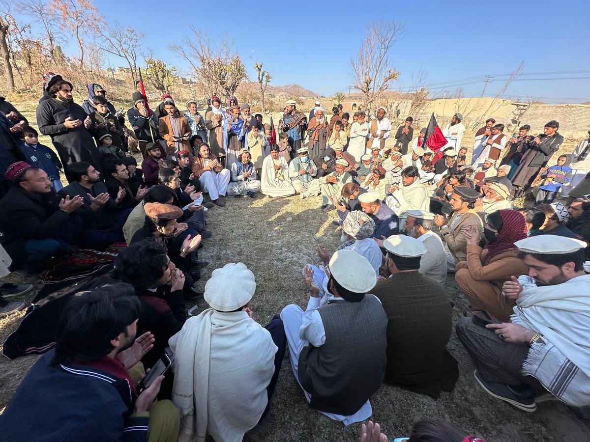 teammjdawar's tweet photo. نیشنل ڈیموکریٹک موومنٹ کے چئیرمین محسن داوڑ کا آج تحصیل میرانشاہ میں ہمزونی کے مختلف شاخوں کا دورہ کیا
 @mjdawar 

تفصیل : 📸 Look at this post on Facebook https://t.co/UwZF5YlLQa https://t.co/uLrSYKr4Gi