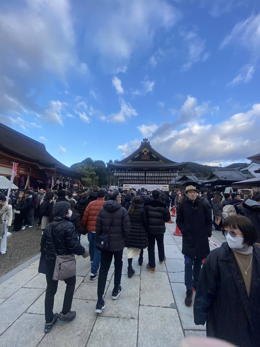 Yurutabi_Story's tweet photo. あけましておめでとうございます✨
今年もよろしくお願いします🤲🎍
初詣めちゃくちゃ人多かった https://t.co/Z0QFb0awFH
