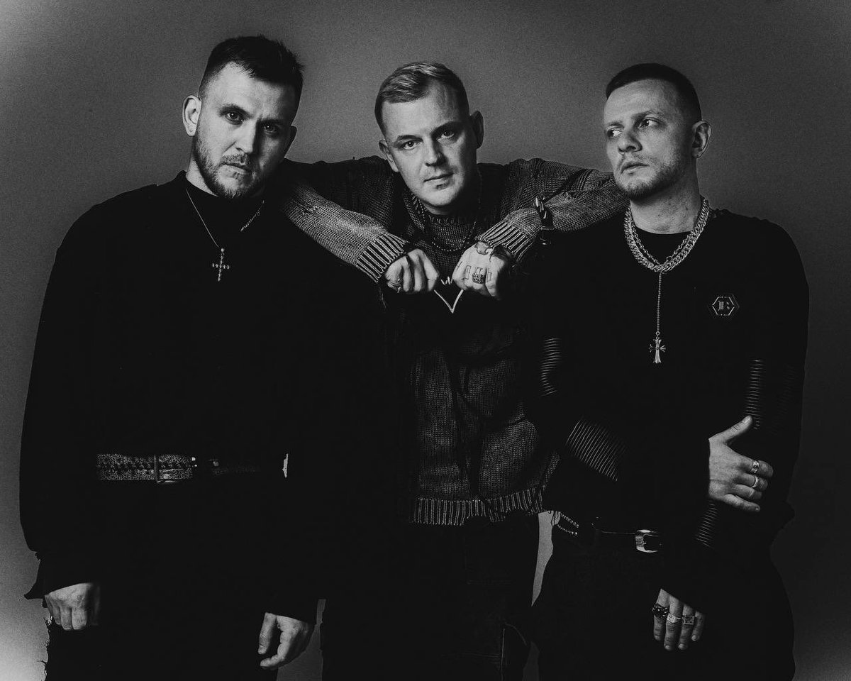 В этом году Анакондовику исполнится 15 лет. Готовим тур, пишем новый альбом. 

Си я и всем мир 🖖🏿