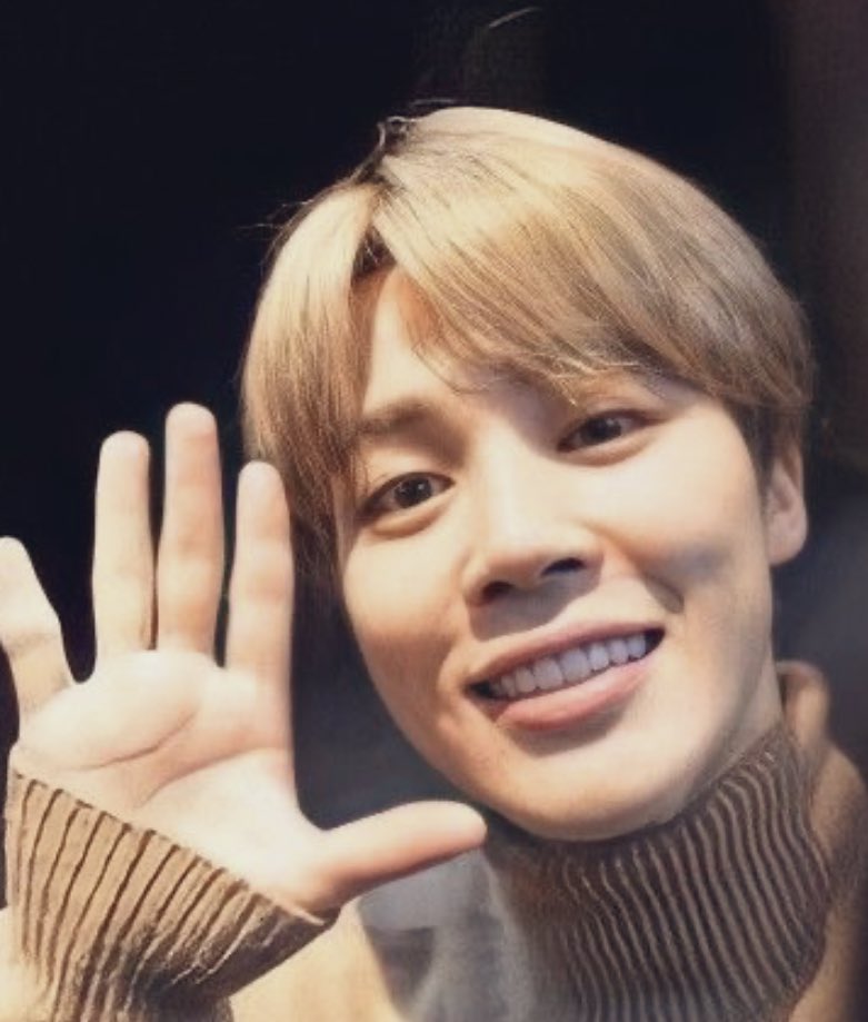BTS_jm__7's tweet photo. 2024년에도 너나 너의 소중한 사람들에게 행복과 웃는 순간이 많이 있기를 바랍니다.
우리의 ARMY, 새해 복 많이 받으세요! 많이 먹고 행복하고 건강하게 ㅎㅎ 새해 보내세요!

#JIMIN https://t.co/tdZ1v8T3JE