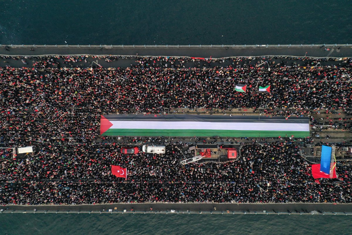 sametpacaci's tweet photo. Yüzbinler sabahın nûrunu bereketle geçirdi. Önce Camiler sonra meydanlar…

Yeni fetihlere vesile olsun.

 #ForFairFuture https://t.co/OnkQGz8L1m