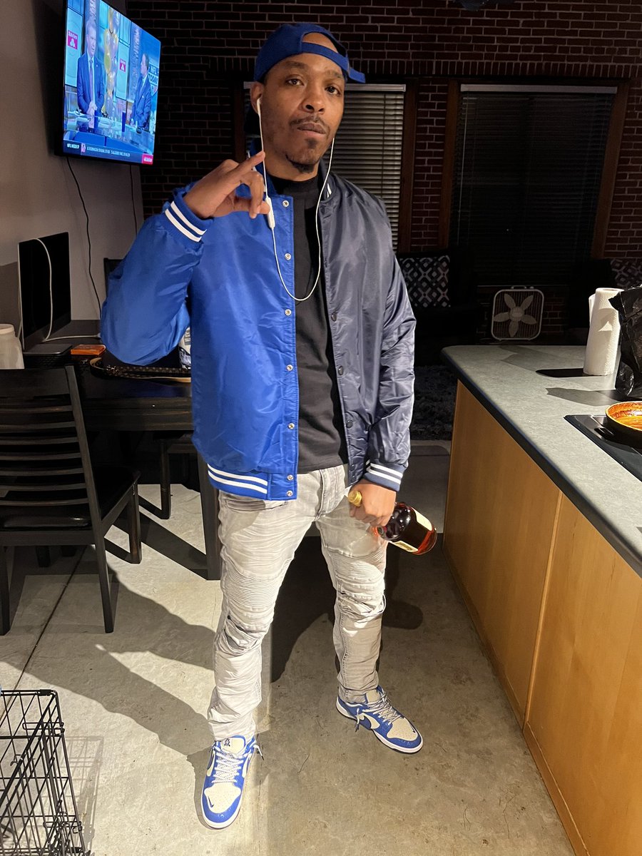 CuzzoKB's tweet image. Happy new year 🦾