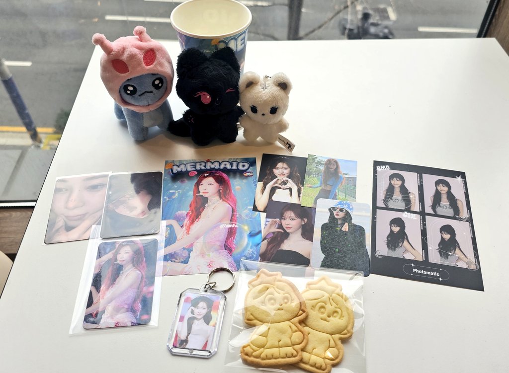 my_seraeti's tweet photo. #겨울아이_민쩡이_생일축하해
#HAPPYWINTERDAY 
일이 있어서 잠깐 있다가 나왔지만 .. 잘 둘러보고 왔습니당
민정이 생일축하해 🎉 https://t.co/eHl8AGSOjv