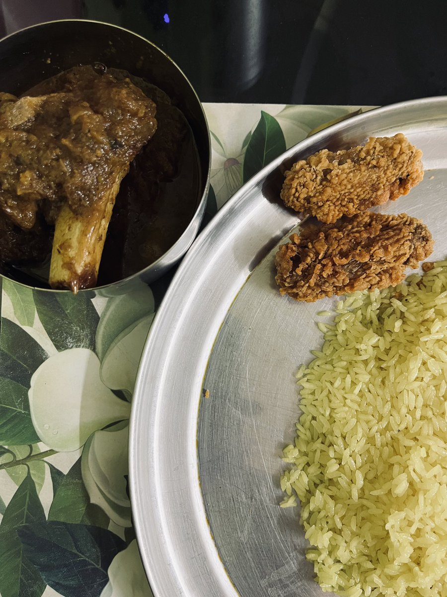 Started 2024 with some authentic Bengali cuisine. Basanti Polao, Mutton Kasha and Chicken Fry 🍖🍗🍛 

#HappyNewYear  #Lunch #BengaliCuisine #NonVeganism