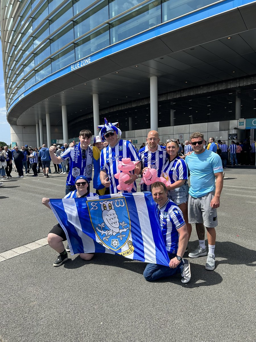J4rvisC0cker_'s tweet photo. Happy 21st Birthday Isaac!! Love all the V1 Kop Owls 🦉 WAWAW 🔵⚪️ #SHWHUL https://t.co/kfL7r0hSVq