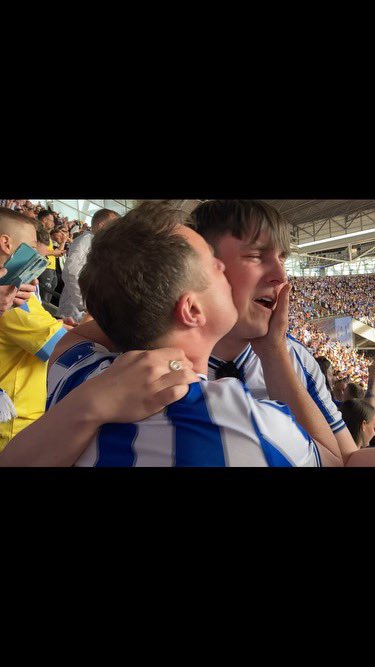 J4rvisC0cker_'s tweet photo. Happy 21st Birthday Isaac!! Love all the V1 Kop Owls 🦉 WAWAW 🔵⚪️ #SHWHUL https://t.co/kfL7r0hSVq