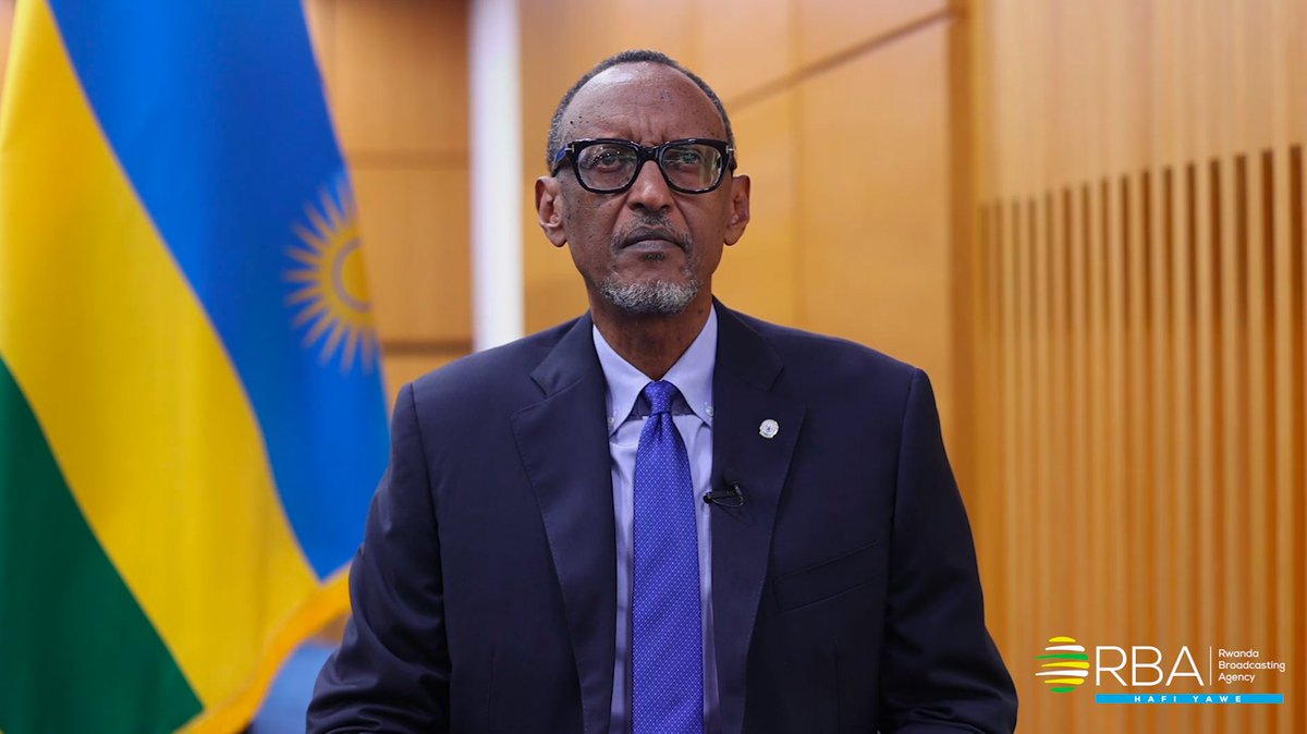 RegionWeek_Kir's tweet photo. 🔴#Rwanda - #Burundi

@GeneralNeva ati : " …amakungu nagondoze ubwo butegetsi butagira ubuntu…"

 @PaulKagame ati : "..ndagira mbabwire ko tudashobora kwihanganira kunengwa no kuvugwa nabi uko vyaba bingana kwose nubwo kenshi biba bidafite ishingiro."👇
https://t.co/hDWnugmXci https://t.co/FvJ66NQkqq
