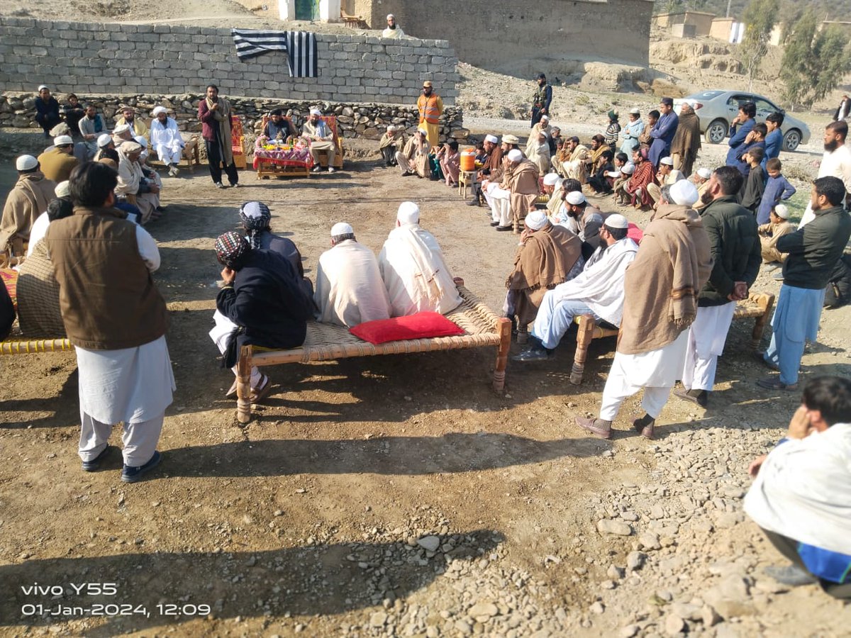 MuftiArifHaqani's tweet photo. #حلقہ__NA_26_PK_67 #تحصیل_پنڈیالی
#حاجی_آباد_خان_وی_سی_2 #عیسی_خیل #دانشکول 
#لوئر__مہمند_طوفانی_کمپئین  #کتاب_چھا_گیا
حاجی آباد خان ، اینگران  وی سی 2 عیسی خیل ، دانشکول 
تحصیل پنڈیالی ، الیکشن کمپئین۔
امیدوار قومی اسمبلی حلقہ NA 26 ضلع مہمند 
امیر جے یو آئی ضلع مہمند 
مفتی محمد عارف حقانی ، 
ارشد بختیار دوئزے 
 سابقہ سینیٹر حافظ رشید احمد 
دیگر ساتھیوں کی شرکت
حاجی آباد خان ، اینگران نے بھی جے یو آئی کے حق میں اپنا فیصلہ سنا دیا۔
