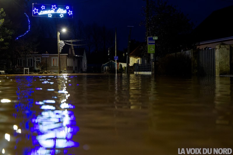 Pour le jour de l'an, la rue principale de Bourthes est de nouveau sous l'eau! #Bourthes #inondations #inondation #nouvelan #pasdecalais