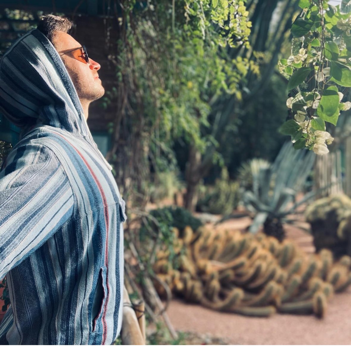 2024 🙂☀️
Que la santé vous garde auprès d’elle 🙏
Faites ce qui vous fait vibrer 🙃
Meilleurs vœux pour ce nouveau chapitre 
On se revoit vite 🎶