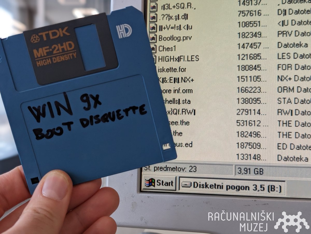 🐘💾 Disketa, ki nadomesti vse diskete 😅😅