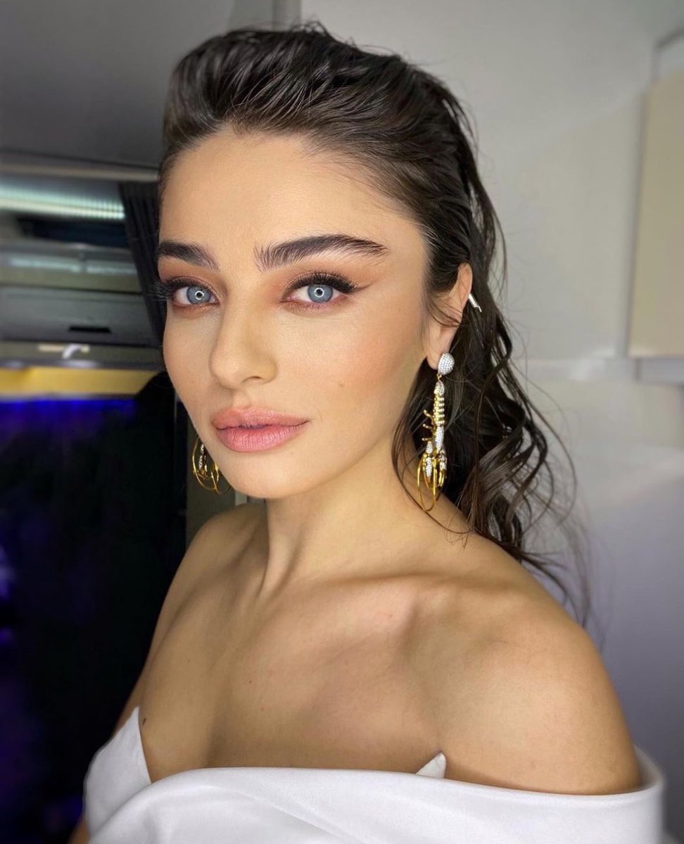 01.01.2021 

Yıla Güzelliklerle Başlayalım ki Öyle Devam Etsin❤️
Bu Yıl İlk Paylaşımımız Ayça’nın Bu Tablo Gibi Fotoğrafıyla Olsun…
Ayça’nın O Yıl ki “O Ses Türkiye “ Performansını ve Güzelliğini Unutmak Mümkün mü ?
🥰🌸🧿

#AyçaAyşinTuran