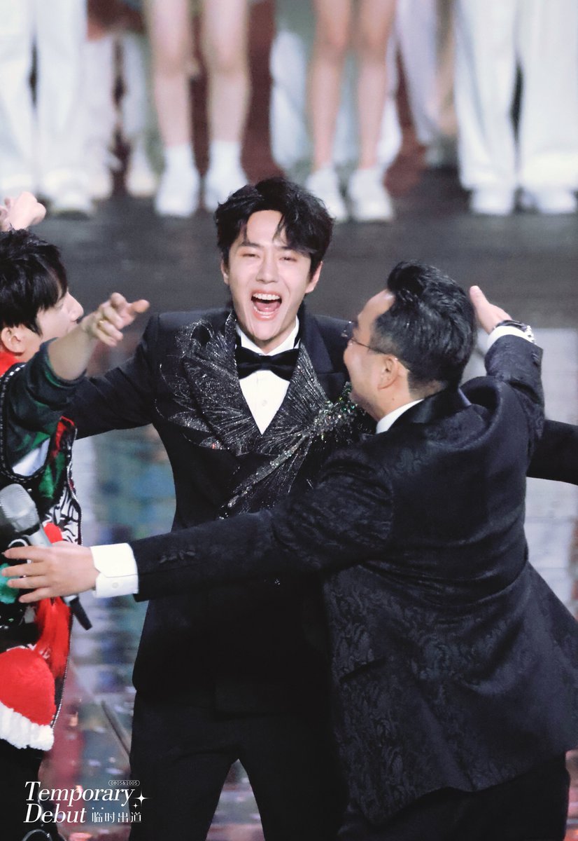 nahz_oaix's tweet photo. finally just by myself, and finally writing this goodbye.

i felt, from the first year i was here back in 2019, 2023 was the year i was able to connect more with people from this fandom, making myself feel even more immersed in it. from joining the fan events for yibo’s movies to flying to jakarta to celebrate xiao zhan’s birthday, there were such lovely experiences, being together with those who also love the ones i love, it made everything feel more real, it really coloured my life. and im grateful to have been welcomed so kind and nice.

ironically, this year was also probably the year i was scolded by other cpf the most. sometimes, of course, even with the best of intentions, i could probably do some wrongs and mistakes, those i could admit. and yet, some may still talk. and those who want to hate can do so too. that’s okay, i don’t want to use the time to try to change people’s thought of me. for 2024, i want to listen to my own thoughts and opinions more, i want to love myself more, just as xiao zhan said. i know the reasons and intentions behind my actions and that is enough. and i leave the regrets of 2023 behind and shall not bring them to 2024, just as what wang yibo would do.

the goals for 2024 are to love more, to give more, to be kinder, to be better and better, along with the two lovely men, wang yibo and xiao zhan, who are the reason im still here for the fifth year. 
 
thank you. 
goodbye, 2023.
happy new year.
looking forward to share some great times in 2024.

love & peace,
ecah