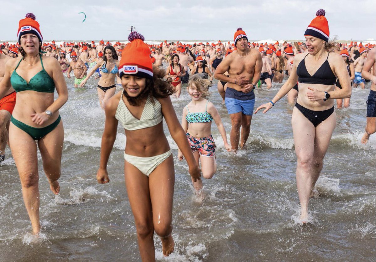 Bij 162 Unox Nieuwjaarsduiken in NL en 17 over de grens gingen vandaag ruim 65.000 mensen te water. HNY! 

marketingtribune.nl/food-en-retail… <a href="/Unox/">Unox</a> <a href="/Unilever/">Unilever</a> <a href="/nieuwjaars_duik/">Nieuwjaarsduik</a>