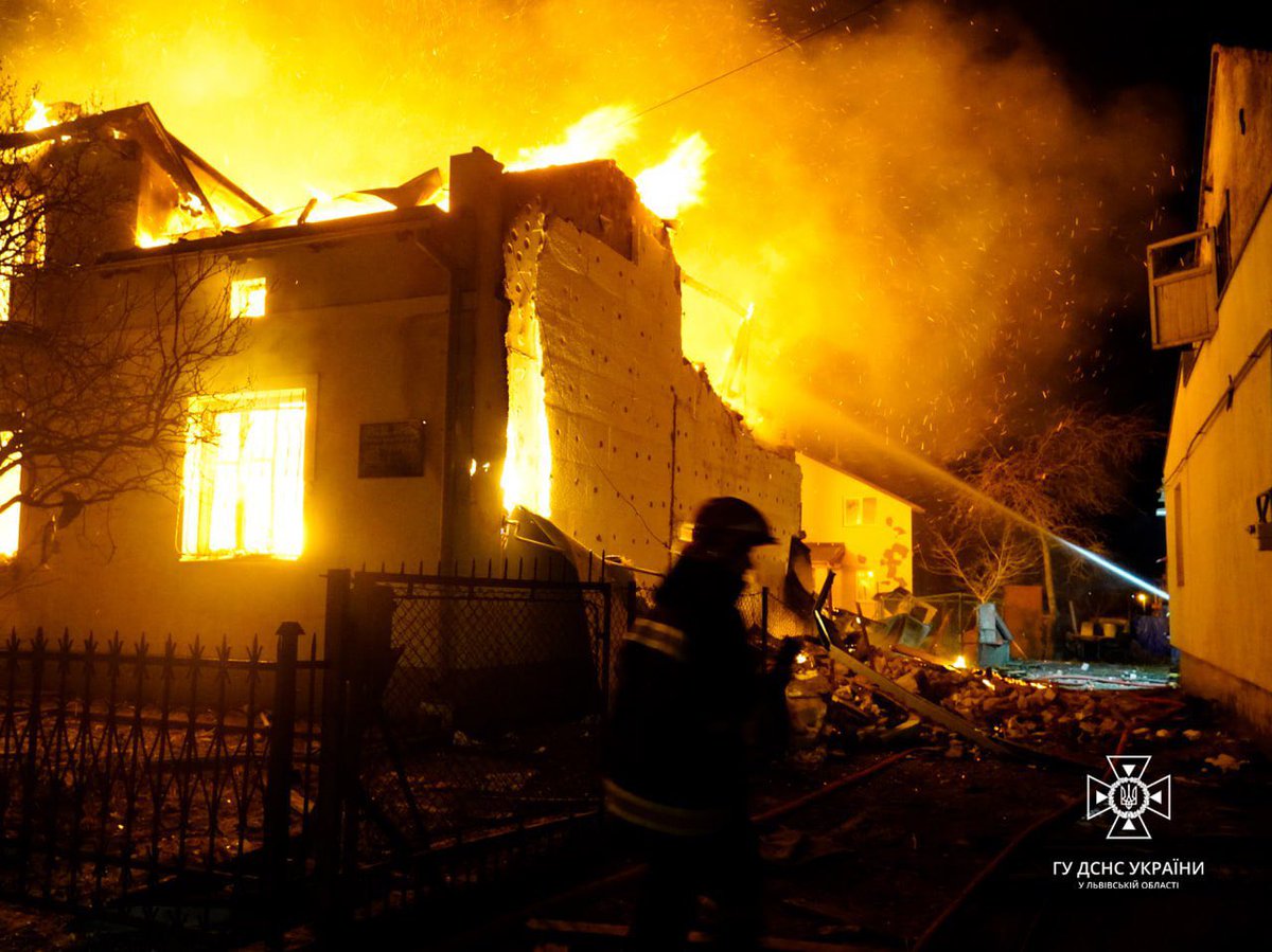 yarko's tweet photo. “Where’s your heritage, Ukrainians”
Here it is, being destroyed by Russians since 17th century like this museum in Lviv tonight. https://t.co/feG3eDQi30