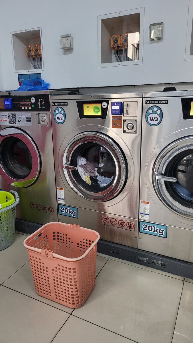 Aku tak taulah
Aku senang betul naik darah dgn org yg suka tinggal baju dalam mesin macam ni
Setlah timer kat phone kau kalau kau nak berambus ke mana mana
Menyusahkanlah
Org lain pun nak guna mesin jugak
Anjirrrr