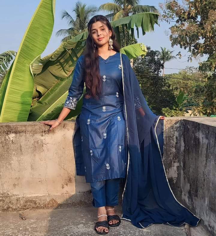 प्रेम में पड़ा पुरुष।

दारू पी के नाली में पड़े पुरुष से ज्यादा नशीला

 होता है।😅😅🤣🤣