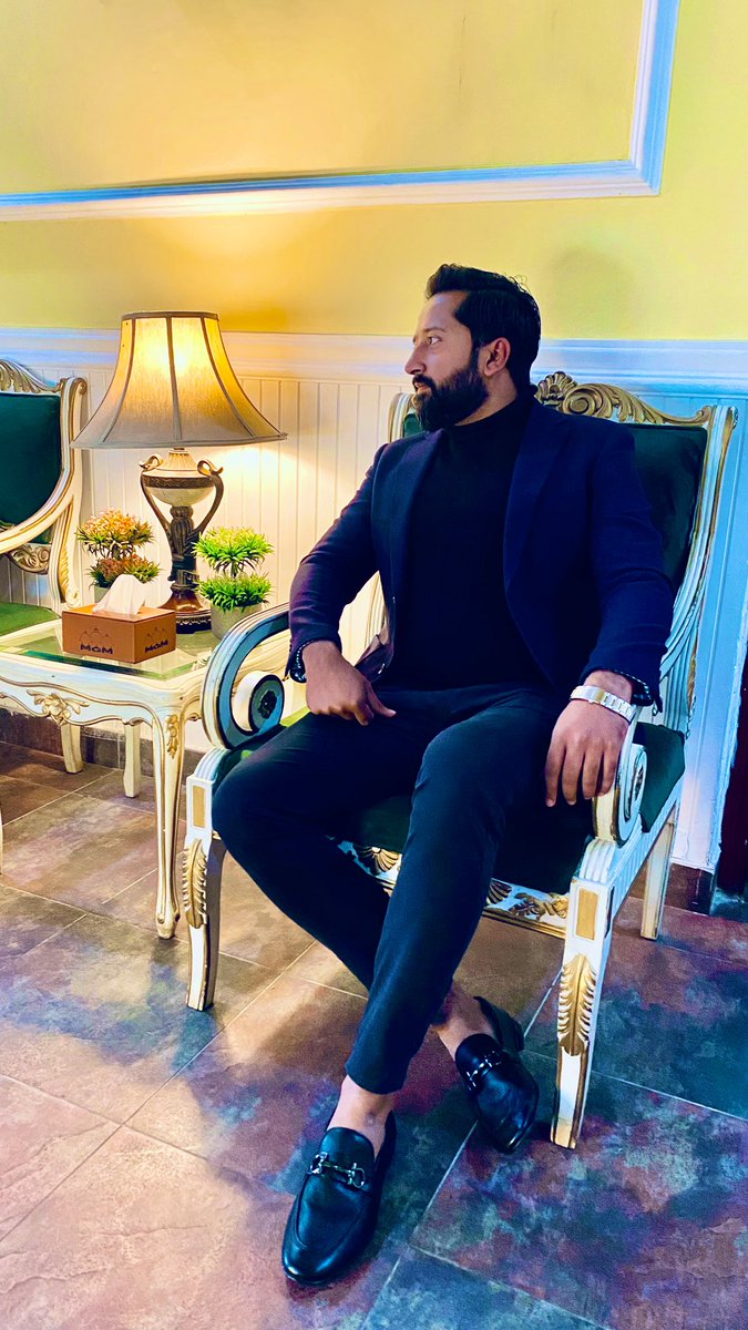 usmanthaheem1's tweet photo. Swagger like a gentleman, suit up with the confidence of a king, and let your style be the punctuation mark to your story. Dress sharp, walk bolder, and make every step a statement of masculine elegance. ๐ผ๐ #ManlyStyle #GentlemansCode https://t.co/w1EBMYq26U