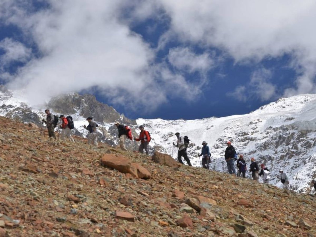las_vico's tweet photo. Tragedia de los Andes: por qué es una temporada especial para hacer la expedición al "avión de los uruguayos" https://t.co/mEIHbSx2iN https://t.co/DWmzPvcMfu