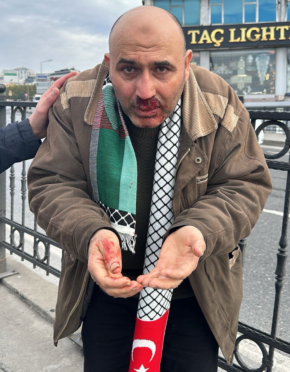 friedrichxq_s's tweet photo. Atatürk’ün kurdugu Laik Türkiye Cumhuriyetinde  haddinizi bileceksiniz.. hilafeti bir tarafiniza sokarlar… https://t.co/99GEezjGgV