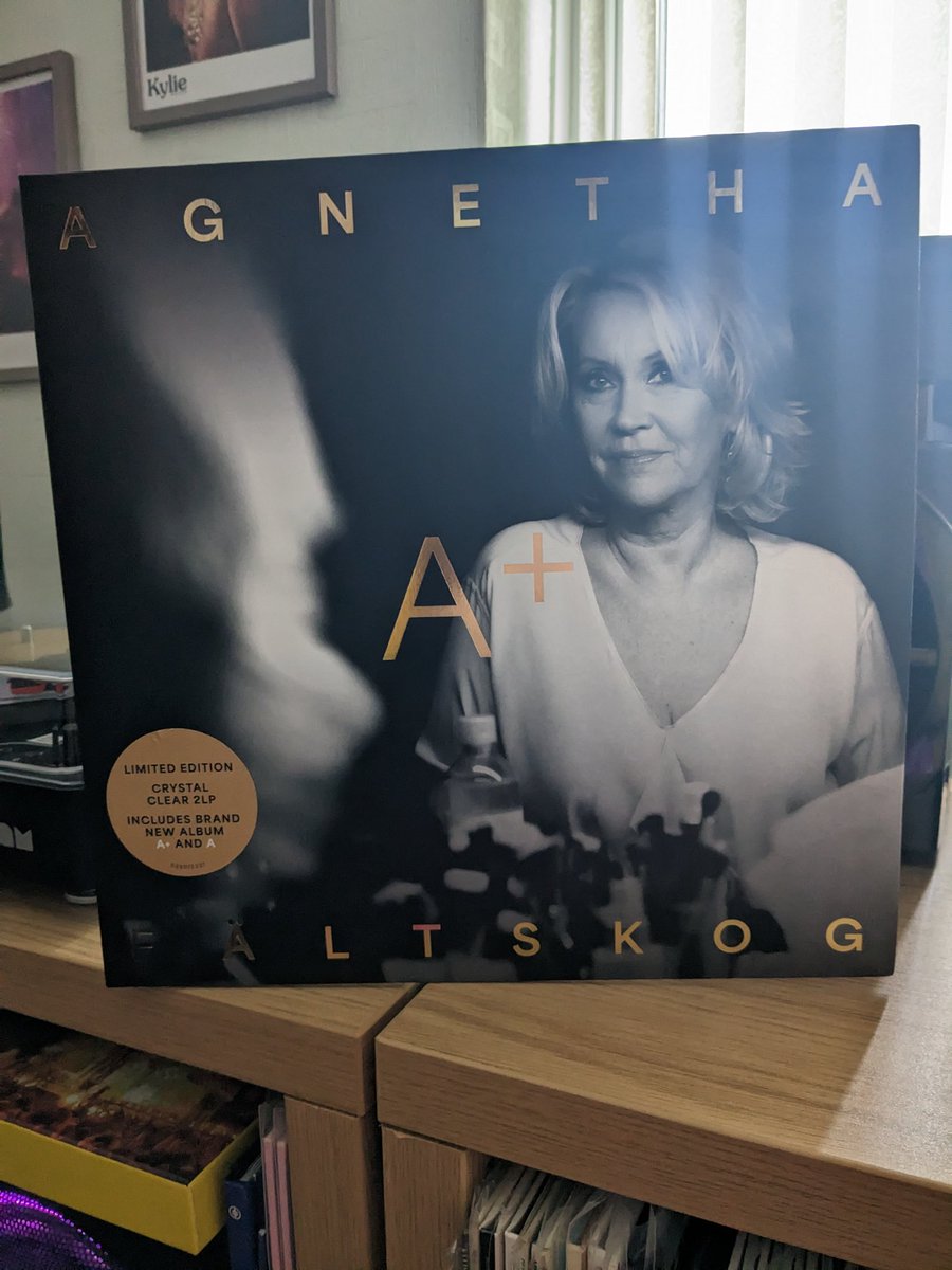 Now spinning the newest addition to the collection 🎄🎁 The ever fabulous Legend that is our beautiful @agnethaofficial the 🎶💎 A+ ♥️
