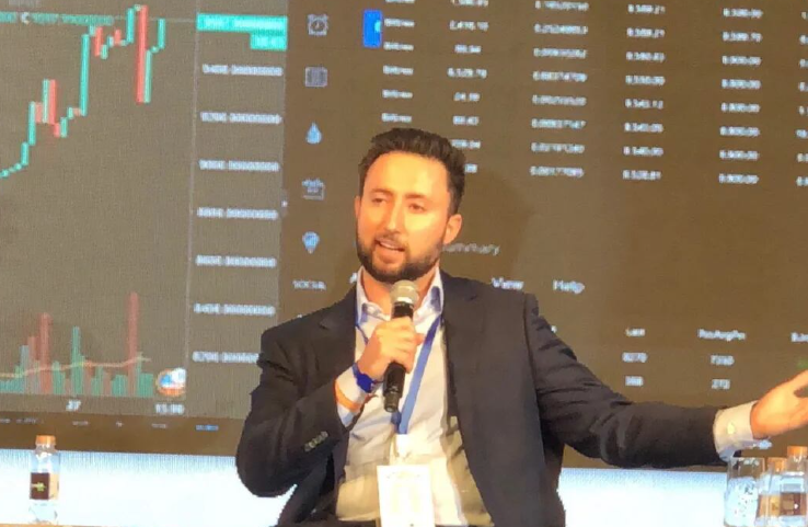 monique' maines tweet media