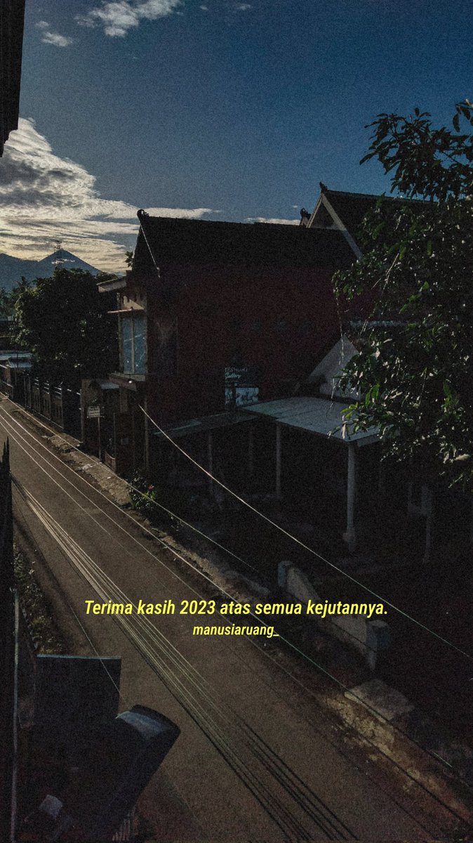 Sebelaspertama_'s tweet photo. 365 hari yang akan datang, jangan lupa diperjuangkan
.
.
.
#manusiaruang_ 
#365days #perjuangan #cerita #drama #kisahnyata 
#terimakasih2023 #selamatdatang2024 https://t.co/yXWKtbw6J9