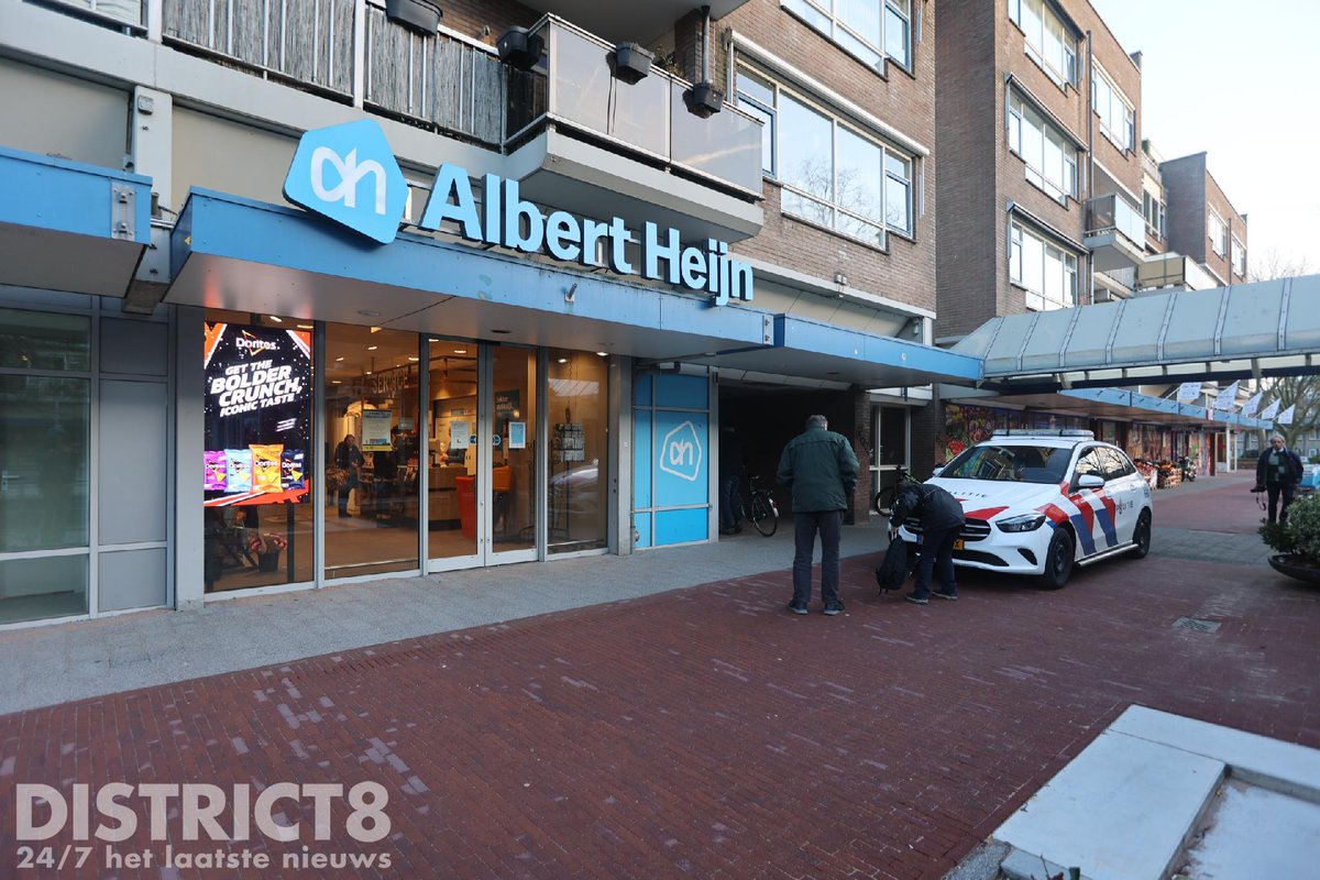 RedactieD8's tweet photo. Een filiaal van de Albert Heijn aan de #HildoKroplaan in #DenHaag is vanmiddag overvallen. De politie is ter plaatse en doet onderzoek. De winkel is gesloten. https://t.co/xG483p2EKf