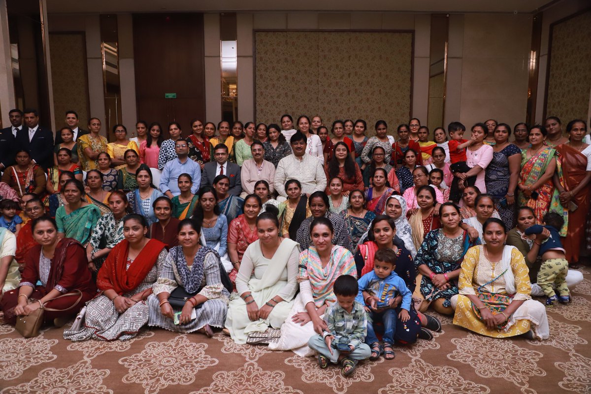 vedantthaker7's tweet photo. Lunch with 100 Asha health Workers on new year's day at Taj hotel Sindhu Bhavan to show gratitude to their work for the society. Idea by @AmitThakerBJP ji and the initiative supported by @TajHotels for this wonderful cause! 😊💯 https://t.co/5Mpoi6A0dW