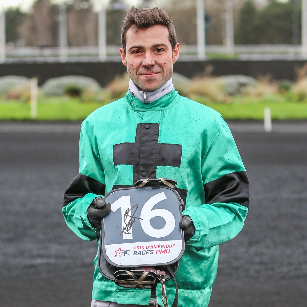 AmeriqueRaces's tweet photo. 🎁 𝗝𝗘𝗨 𝗖𝗢𝗡𝗖𝗢𝗨𝗥𝗦 - Gagnez la plaque dédicacée du vainqueur du Prix de Bourgogne - Amérique Races PMU Q5

Pour cela, il faut : 
👍 Follow @AmeriqueRaces et @LeTrot 
🔁 RT ce post  

Tirage au sort vendredi 5 janvier ! https://t.co/VFKRzazJp5