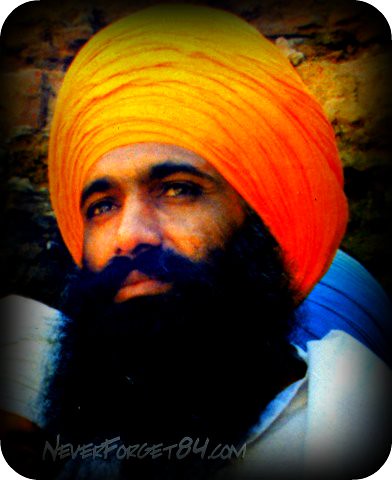 Ramjango_1762's tweet photo. ਭਾਈ ਗੁਰਦੇਵ ਸਿੰਘ ਕਾਉਂਕੇ , ਜੋ ਅਕਾਲ ਤਖਤ ਸਾਹਿਬ ਜੀ ਦੇ ਜਥੇਦਾਰ ਰਹੇ..ਜਥੇਦਾਰ ਜੀ ਆਪਣੇ ਇਲਾਕੇ ਚ ਬੜੇ ਮਕਬੂਲ ਸਨ..ਲੜਾਈ ਝਗੜਿਆ ਦੇ ਨਿਬੇੜੇ ਕਰਾਉਣ ਲਈ ਇਲਾਕੇ ਦੇ ਲੋਕ ਜਥੇਦਾਰ ਸਾਹਿਬ ਜੀ ਕੋਲ ਆਉਂਦੇ..ਕੋਈ ਵੀ ਫੈਸਲਾ ਜਥੇਦਾਰ ਜੀ ਤੋਂ ਪੁੱਛੇ ਬਿਨਾਂ ਨਹੀਂ ਕਰਦੇ ਸੀ ਇਲਾਕੇ ਦੇ ਲੋਕ..ਇਹੀ ਗੱਲ ਪੁਲਿਸ ਪ੍ਰਸਾਸਨ ਨੂੰ ਪਚ 👇
#ਪੰਥ https://t.co/BQOpBDYrCh