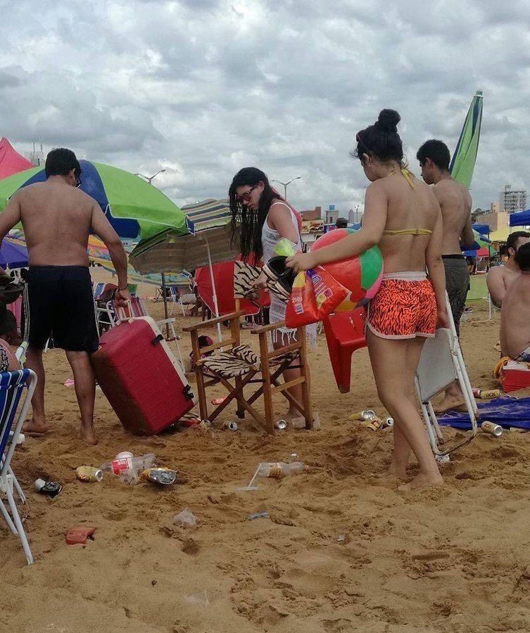 MAR DEL PLATA NO QUEREMOS ESTA GENTE DE MIERDA DEL COÑO URBANO ANALFABETOS INMUNDOS JUNTEN SU BASURA. REENVIALO QUE LES LLEGUE A QUIEN LOS CONOZCA.