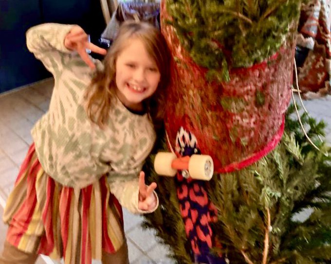Her you see the skateboard 🛹 clearly and The Pirate Princess.