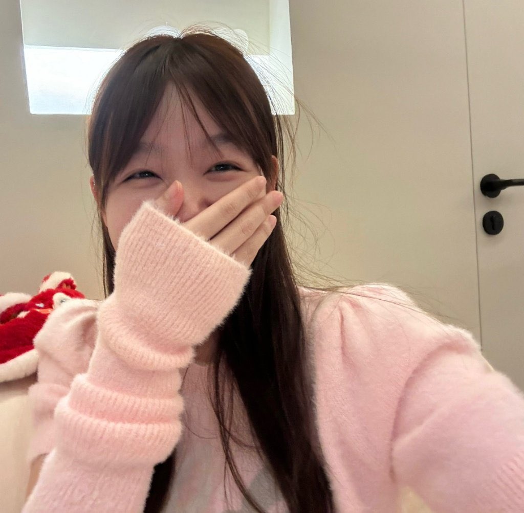 여러분 정말 오랜만이에요.. 잘 지내셨나요?!? 오랫동안 안 들어오다가 1월 1일 지나기 전에 잠깐 들어와봤는데 너무 어색하네요..헿
2023년 정말 수고 많으셨습니다!
2024년에도 중연 덕질과 중드 보시면서 행복만 하시고 원하는 거 모두 다 이루어지는 한 해가 되기를 바라요♡ 🧧新年快乐🧧