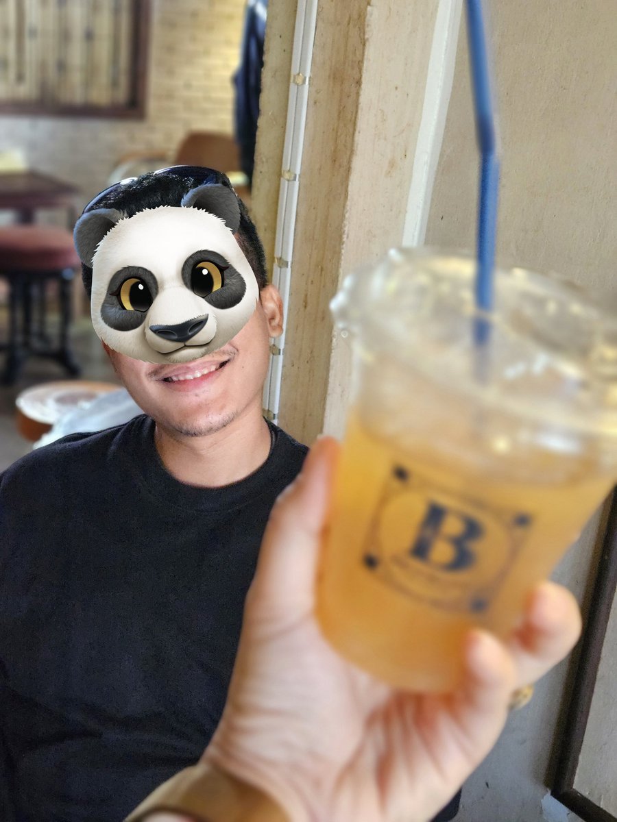 ken_phada's tweet photo. ใหม่แค่ปี.... "ปี".. แต่"!! หล่อคือเก่า.. 🤣🤣🤣😂🎉🎉 https://t.co/ja0nqHHsnX