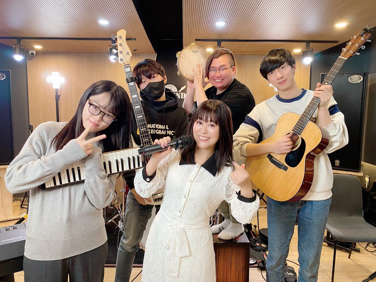 元旦は韓国でYouTube撮影しました！昨夜ライブ演奏してくれた韓国のバンド #DUKJJI のYouTubeチャンネルとスマピーのコラボです❤️韓国での新年初歌いアコースティックスタジオライブをお楽しみに🎉では帰国します✈️韓国ありがと〜🥰감사합니다💕

#DUKJJI #anisoundfestival #米倉千尋 #요네쿠라치히로
