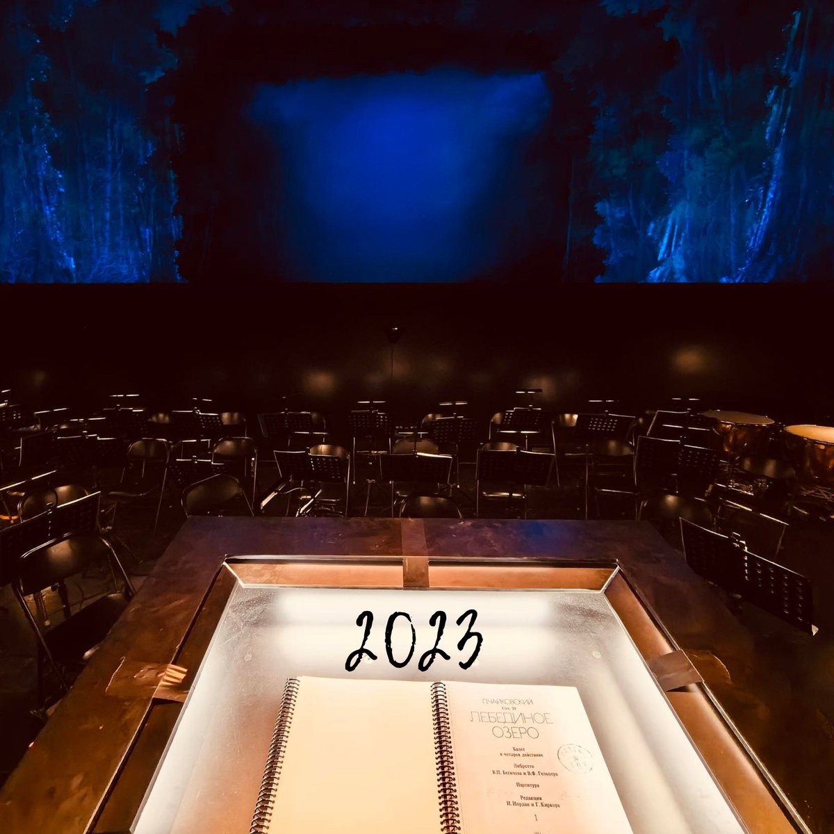 NiFanConductor's tweet photo. Happy new year and bye bye 2023! A heartfelt thank you to the entire team, musicians, dancers, friends, and family who have supported me, and to my dear audience who has consistently delighted me with your resounding applause. Wishing you all the best for 2024!

#new #newyear https://t.co/mXzhGfrQi7