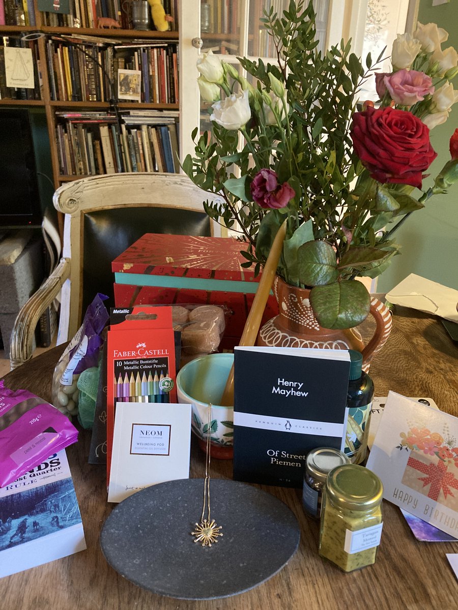 Imogen Robertson / Marina Palmer Нет войне tweet media