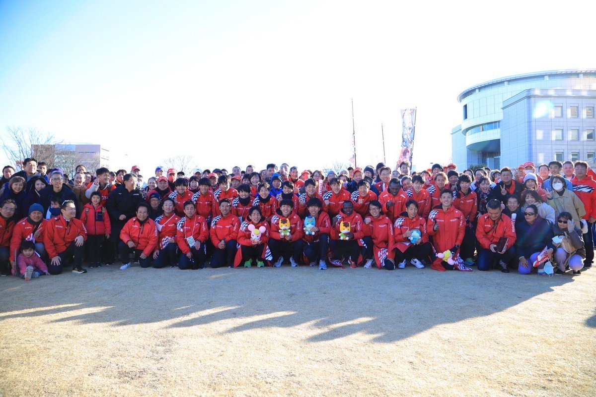 今日走った皆さんお疲れ様でした、めちゃくちゃかっこよかったです🇯🇵
.
昨年は思い通りの1年ではなかったですが、良いこともたくさんありました。今年も自分らしくいれたらと思います。
こんな自分ですが応援してくれる方々がいる事に感謝して頑張ります！