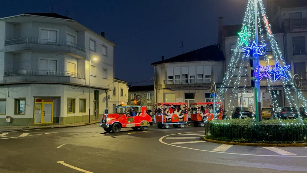 🎆 Que mellor que iniciar este 2024 con imaxes deste Nadal. Dende o Concello, e en nome do equipo de goberno que lidera Carlos Armesto, FELIZ ANO A TODOS OS VECIÑOS!

🤝 Nos vindeiros 12 meses seguiremos estando ao voso carón!