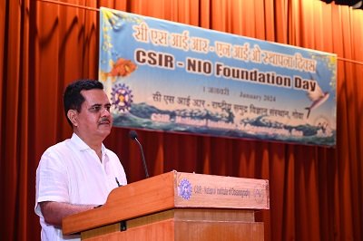 CSIR-NIO celebrated its Foundation Day, on 1st January 2024. The institute was open for the visitors they were welcomed to visit the institute and view the exhibits of instruments used for oceanographic research. Later Prof. Sunil Kumar Singh,Director CSIR-NIO addressed the staff