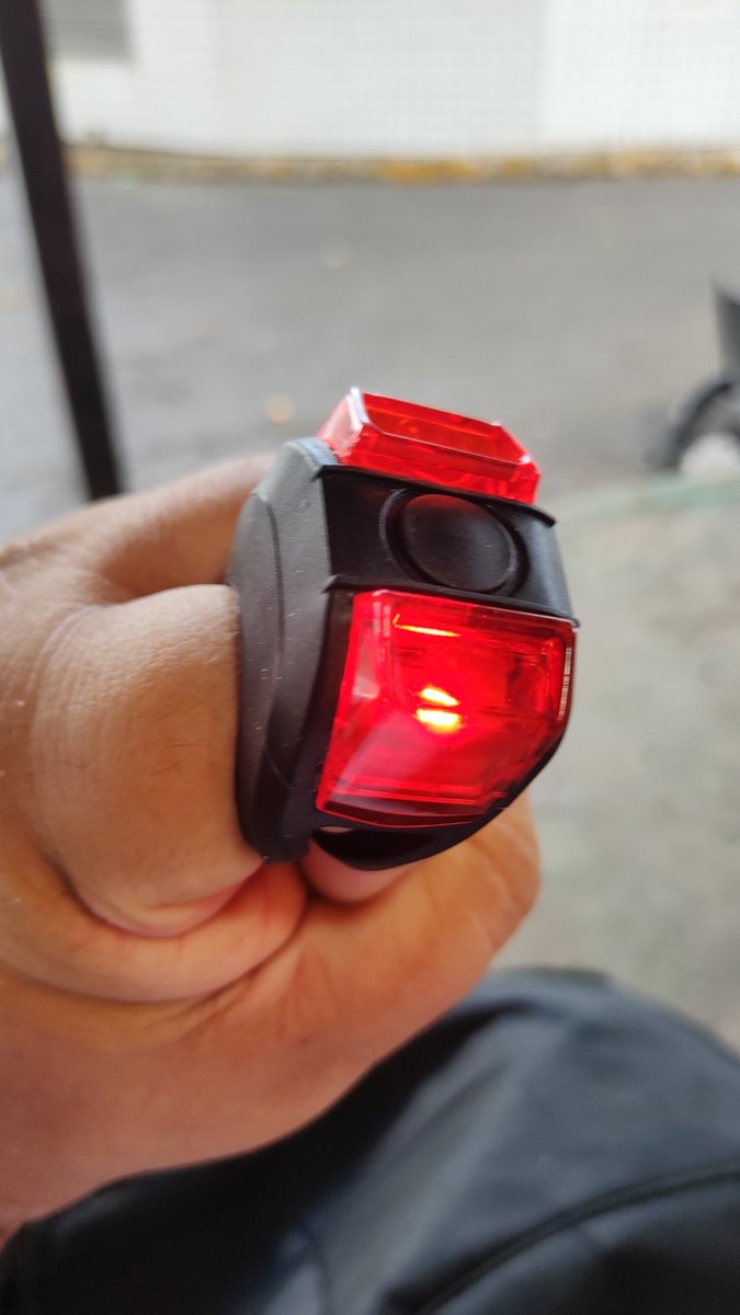 fabioad's tweet photo. @JamesGunn #HappyNewYear2024 !

Question: Can you design the rings of your new Green Lantern series like this?  "Square and flashing", without being that "tokusatsu robot like ring".  It might be cool... 😂 https://t.co/FIIyFVjIxn