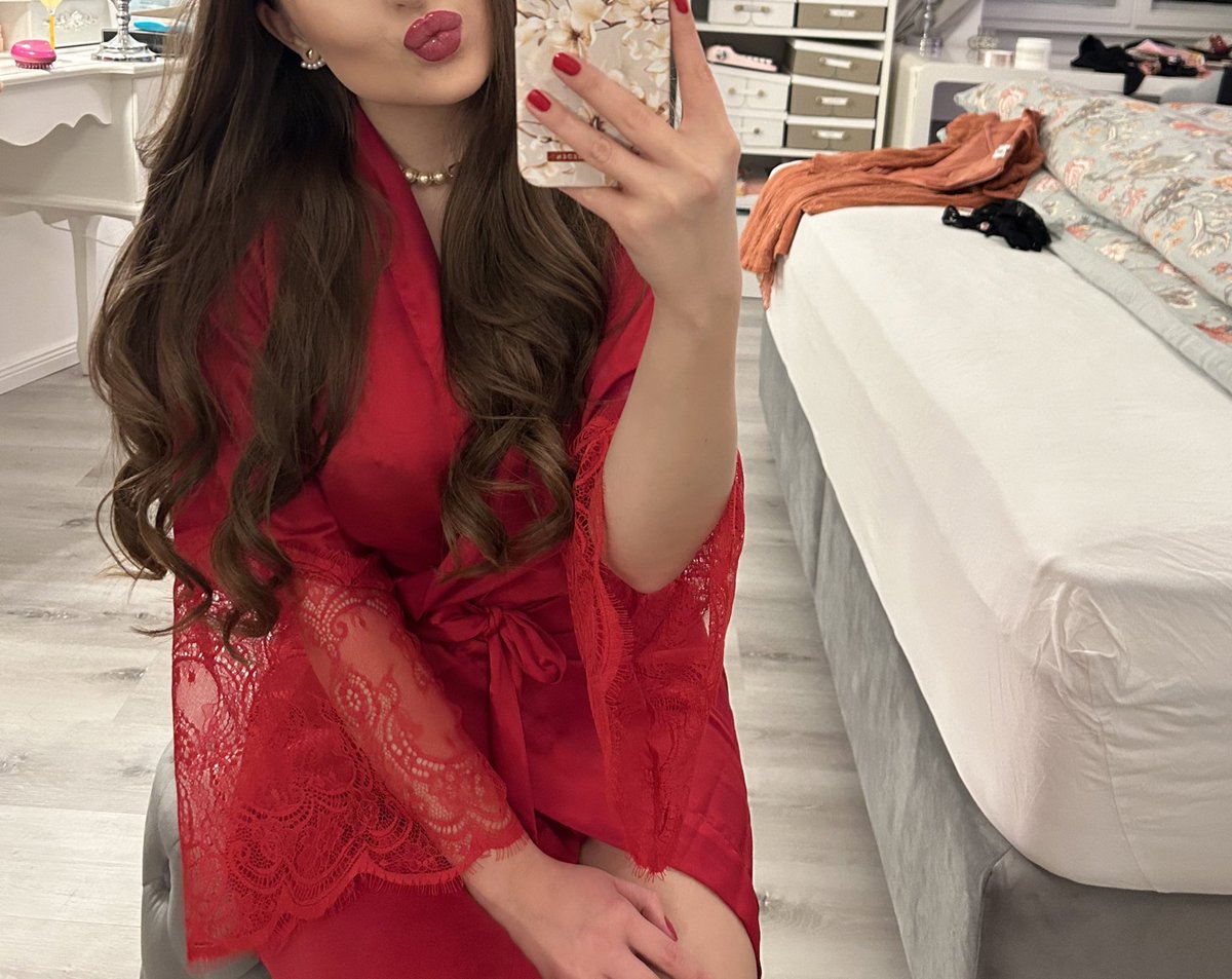 Happy New Year and die Ladys, auf ein neues Jahr voller heißer Bilder/Videos von euch, die ich jeden Tag auf meiner Timeline sehen darf! 

Und ebenso happy NY🪩🍾✨🫰🏻 für meine Subbys. Dieses Jahr traust du dich mal etwas und liest nicht nur meine Timeline durch😋🐷