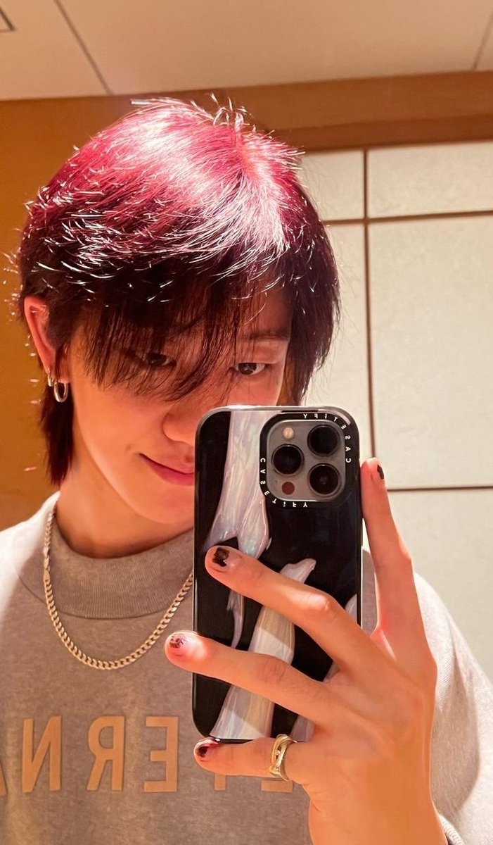 Minghao's wine red hair was really pretty 🥹