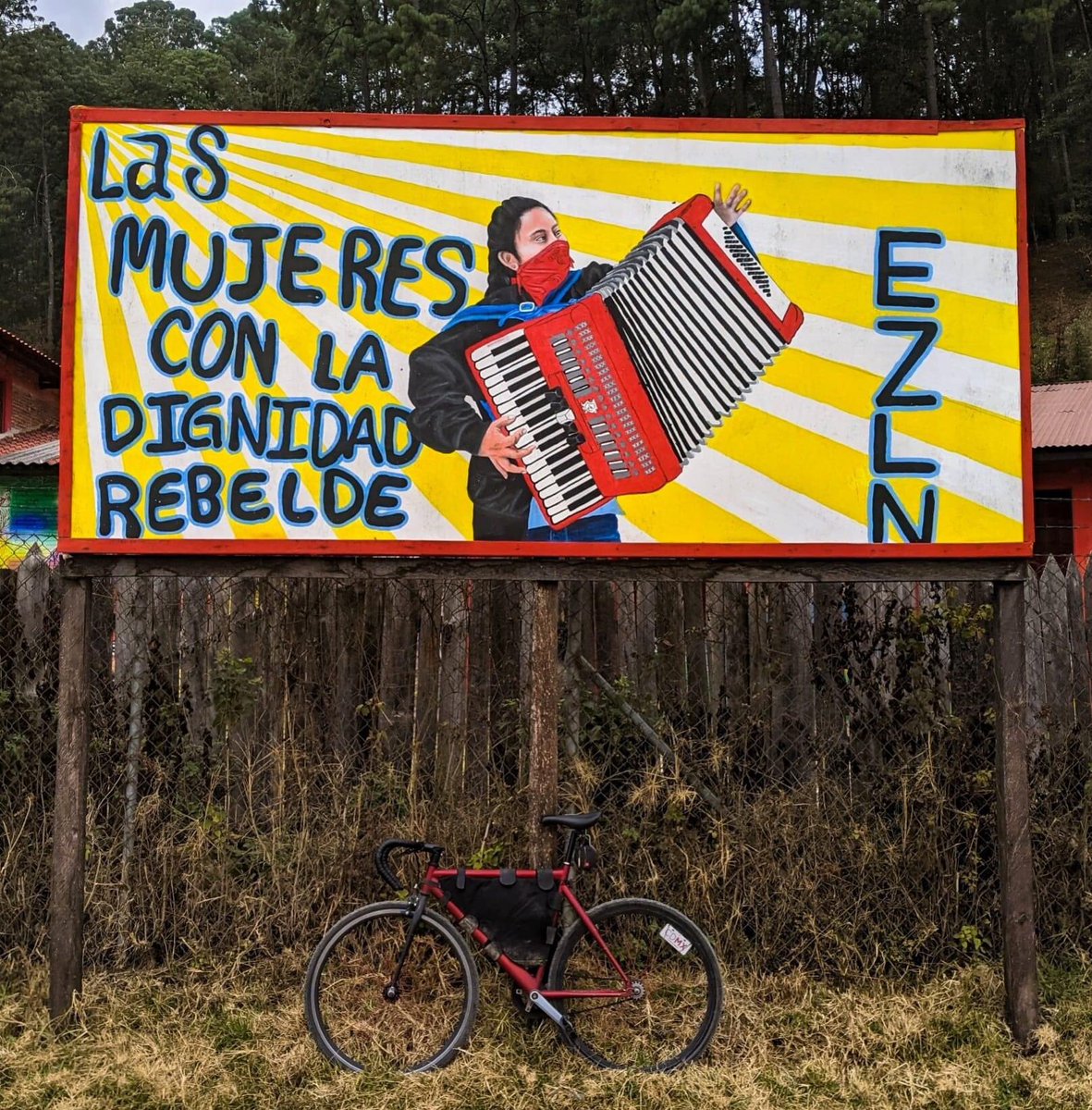 PHOTO | “Women with rebellious dignity” seen in Chiapas, Mexico. #EZLN